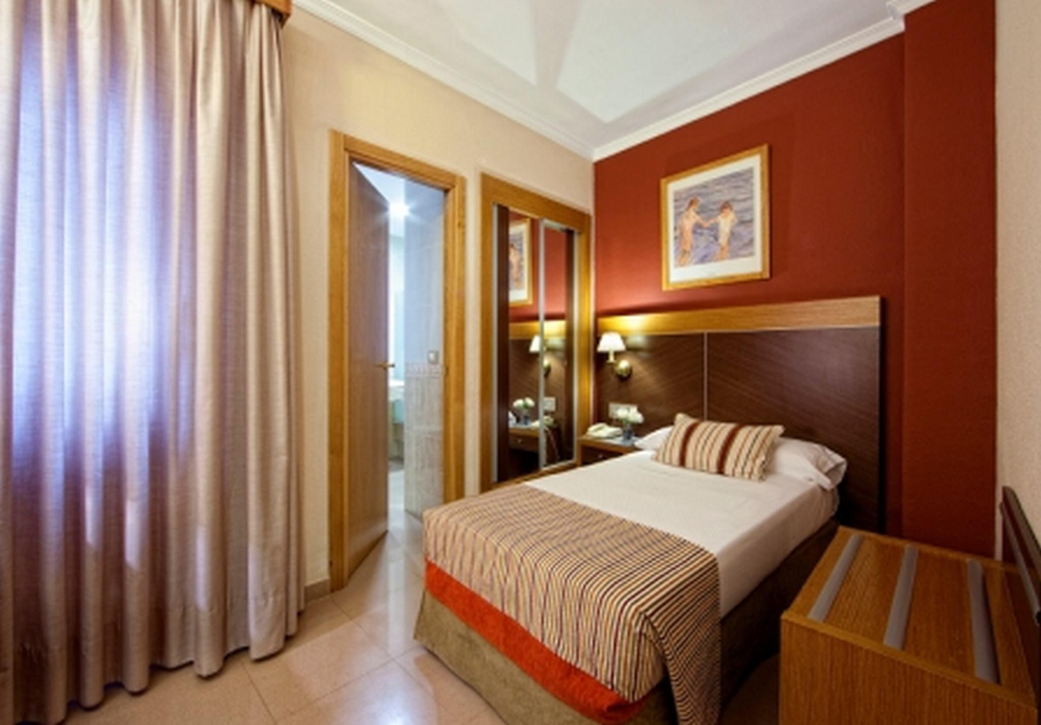 Hotel Regio 2 Кадис Екстериор снимка
