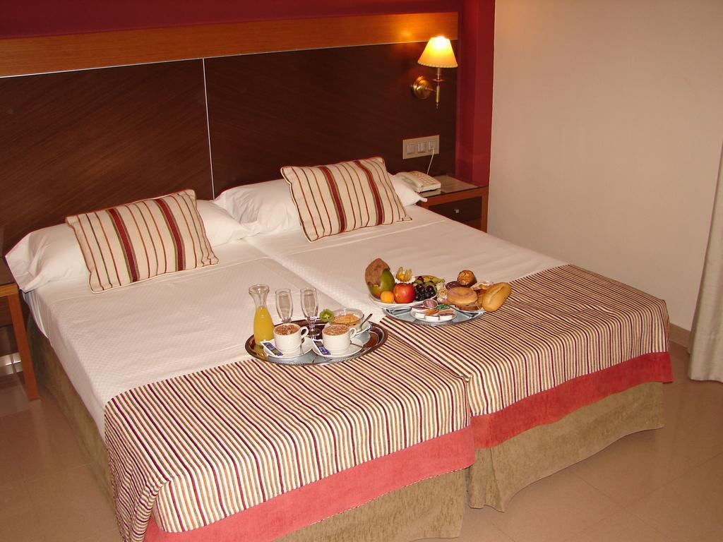 Hotel Regio 2 Кадис Екстериор снимка